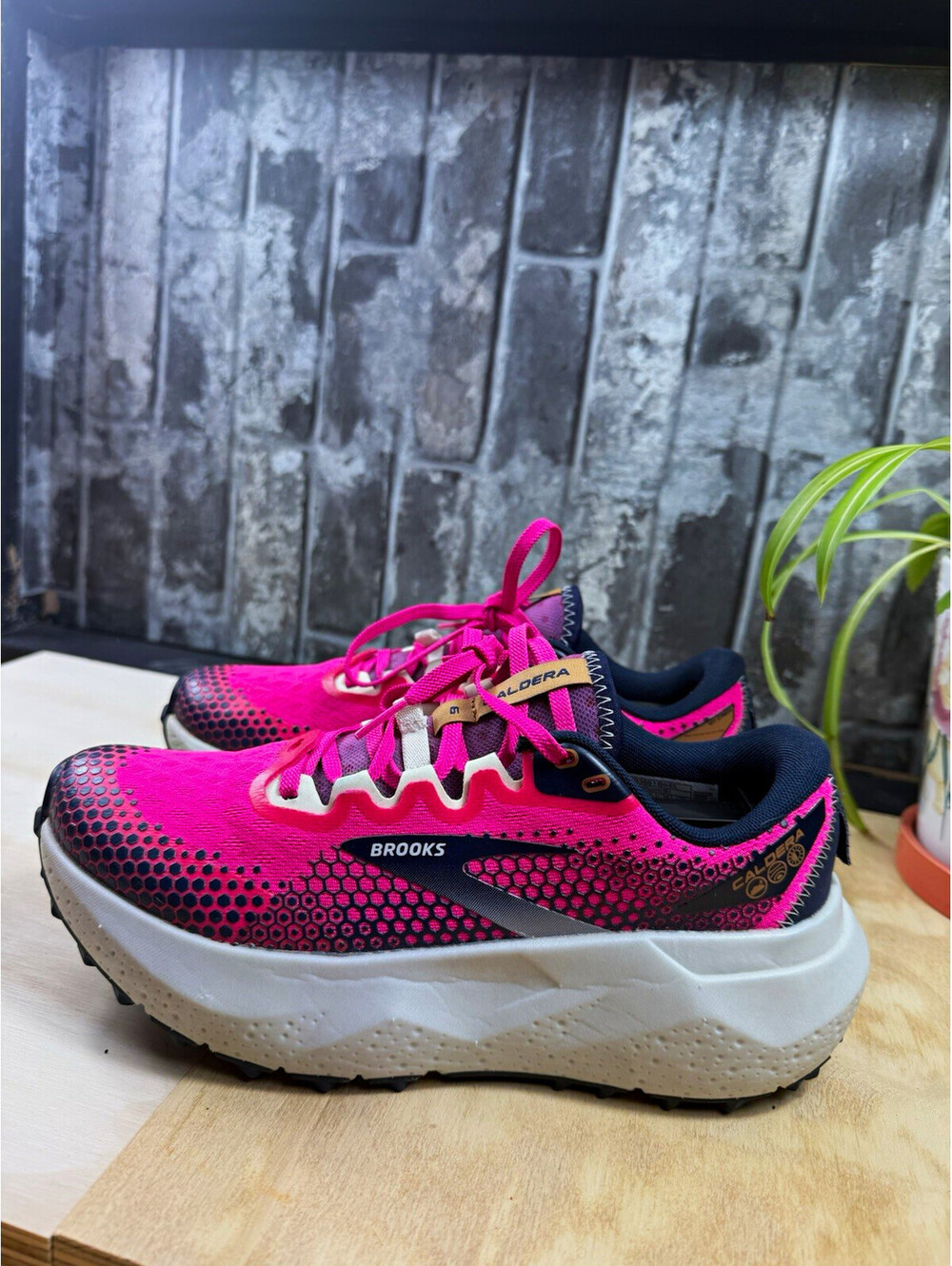 Brooks Caldera 6 -Women’s Pink/Navy Low Top LaceUp -Mesh Trail Running sneakers